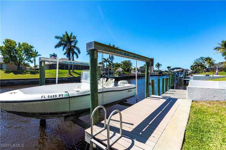 Photo of 1514 Shelby Pkwy Cape Coral, FL 33904