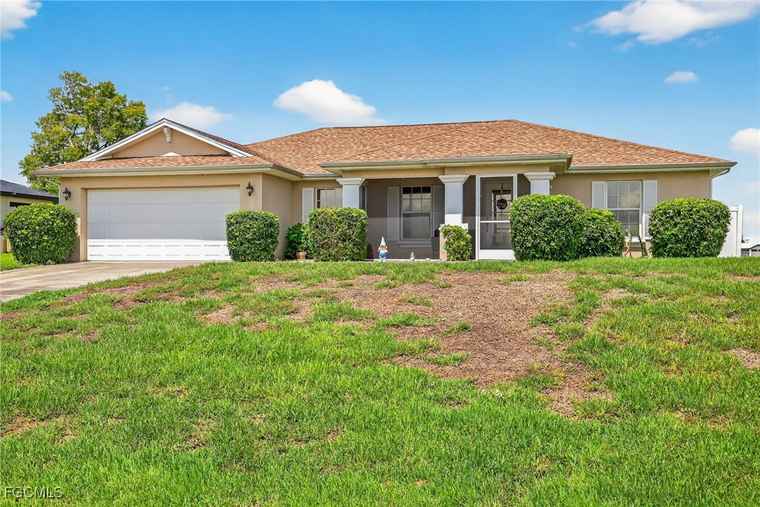 Photo of 1524 NE 18th Pl Cape Coral, FL 33909