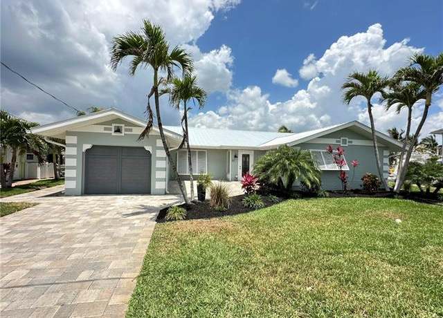 Property at 41 Fairview Blvd, Fort Myers Beach, FL 33931, 3 beds, 3.5 baths