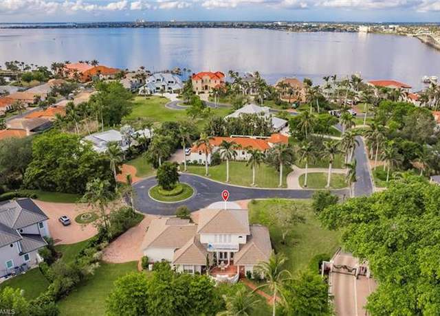 Property at 12871 Magnolia Pointe Ct, Fort Myers, FL 33919, 3 beds, 3.5 baths