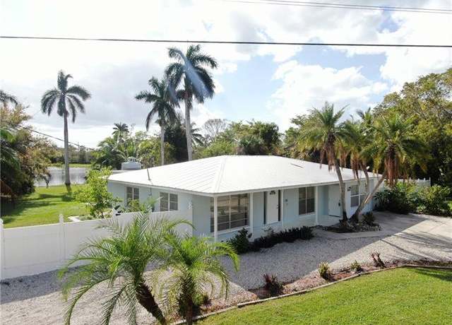 Property at 22 Constitution Dr, Naples, FL 34112, 4 beds, 4 baths