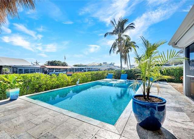 Property at 13 Sunview Blvd, Fort Myers Beach, FL 33931, 2 beds, 2 baths
