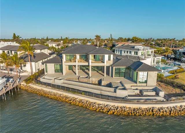 Property at 1640 Dolphin Ct, Naples, FL 34102, 5 beds, 6 baths