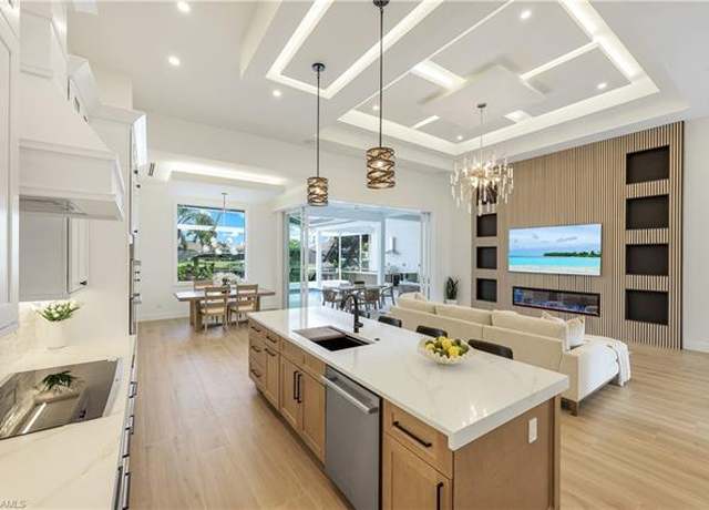 Property at 4632 SW 18th Ave, Cape Coral, FL 33914, 4 beds, 4 baths