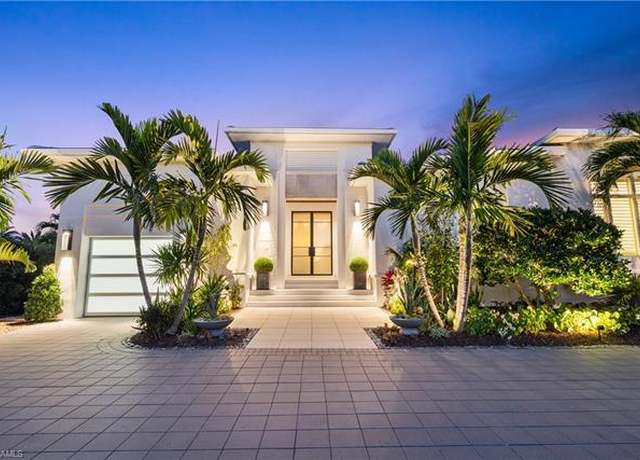 Property at 4220 Crayton Rd, Naples, FL 34103, 4 beds, 4.5 baths