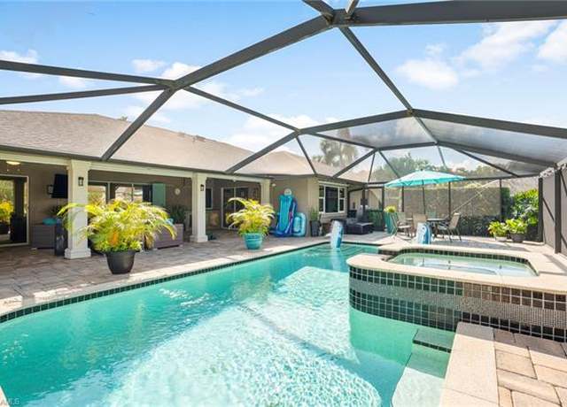 Property at 101 Muirfield Cir, Naples, FL 34113, 3 beds, 2 baths