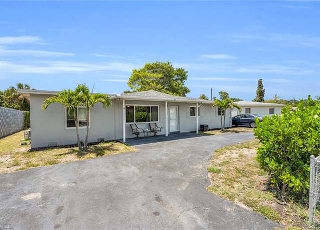 Property at 883 Coconut Cir E, Naples, FL 34104, 4 beds, 2 baths