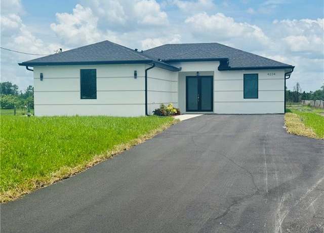 Property at 4224 70th Ave NE, Naples, FL 34120, 4 beds, 3 baths