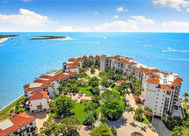 Property at 502 La Peninsula Blvd #502, Naples, FL 34113, 2 beds, 2.5 baths