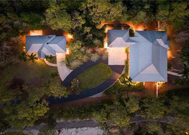 Property at 5660 English Oaks Ln, Naples, FL 34119, 5 beds, 4.5 baths