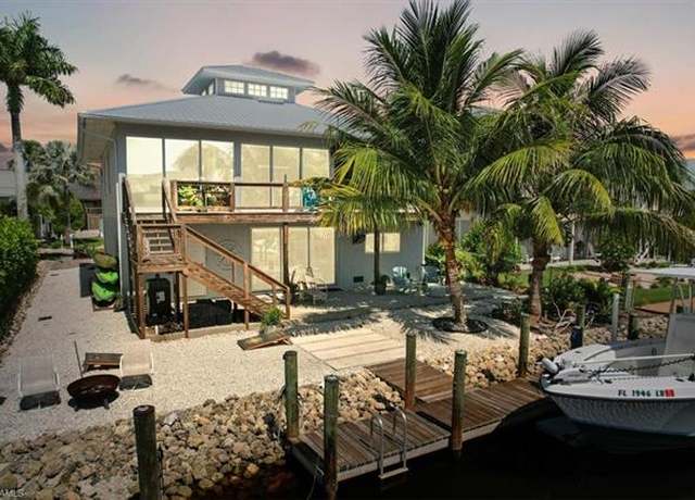 Property at 1282 Venetian Way, Naples, FL 34110, 2 beds, 3 baths