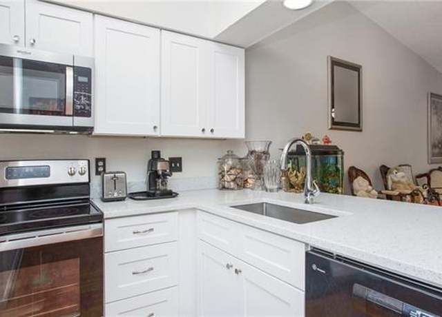 Property at 303 Quail Forest Blvd #224, Naples, FL 34105, 2 beds, 2 baths