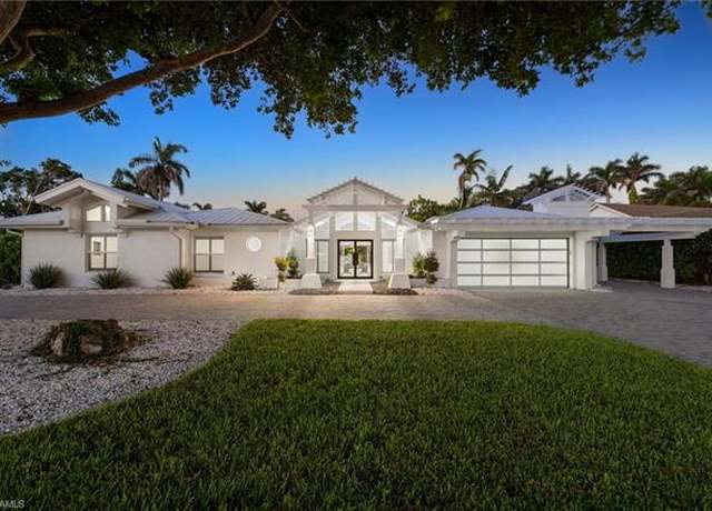 Property at 645 Park Shore Dr, Naples, FL 34103, 4 beds, 3.5 baths