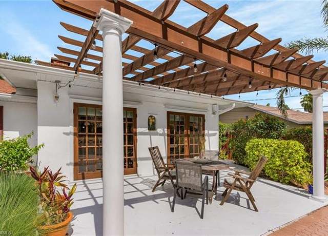 Property at 27553 Playa Del Rey Ln, Bonita Springs, FL 34135, 4 beds, 2 baths