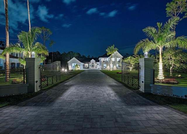 Property at 6677 Hunters Rd, Naples, FL 34109, 6 beds, 6.5 baths