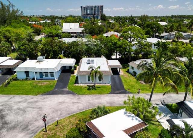 Property at 9 Knights Bridge Rd #30, Naples, FL 34112, 2 beds, 2 baths