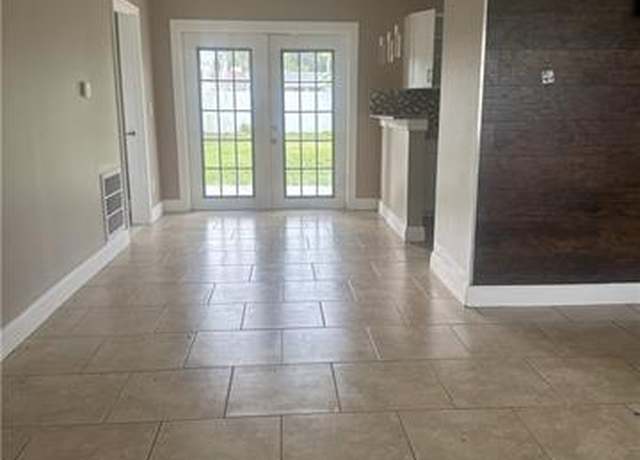 Property at 4245 22nd Pl SW, Naples, FL 34116, 2 beds, 2 baths