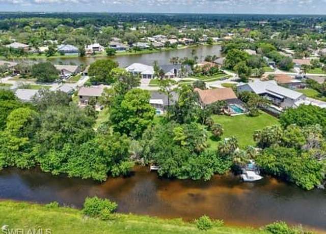 Property at 124 Sharwood Dr, Naples, FL 34110, 3 beds, 2.5 baths