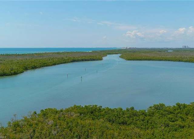 Property at 325 Dunes Blvd #407, Naples, FL 34110, 3 beds, 3 baths