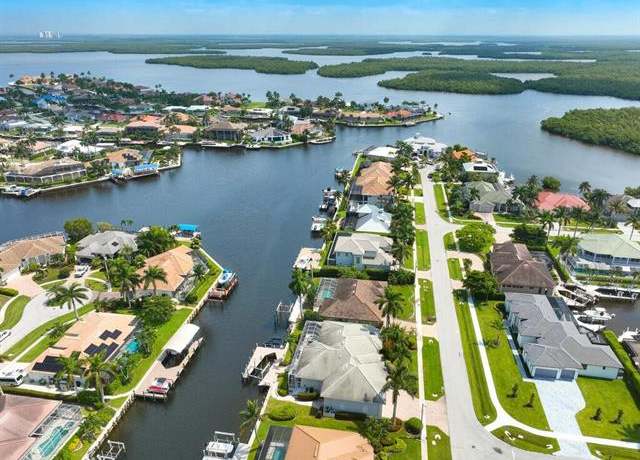 Property at 140 Starfish Ct, Marco Island, FL 34145, 4 beds, 3.5 baths