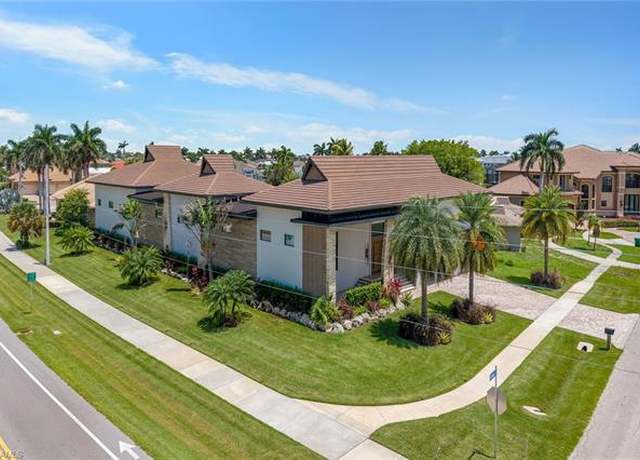 Property at 517 N Barfield Dr, Marco Island, FL 34145, 4 beds, 4.5 baths