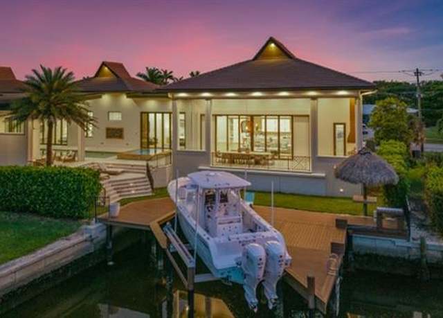 Property at 517 N Barfield Dr, Marco Island, FL 34145, 4 beds, 4.5 baths