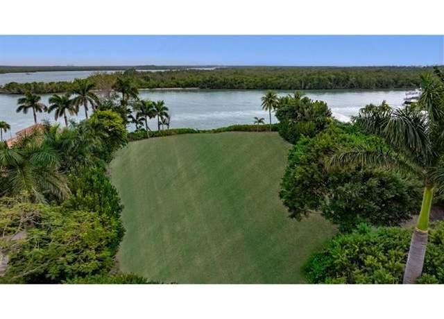 Property at 940 Admiralty Parade E, Naples, FL 34102