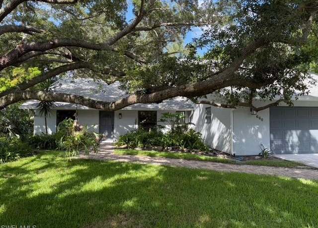 Property at 660 York Ter, Naples, FL 34109, 4 beds, 2 baths