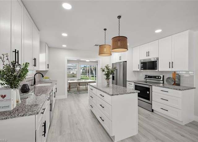 Property at 527 97th Ave N, Naples, FL 34108, 2 beds, 2 baths