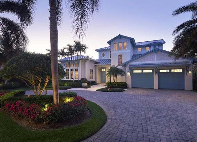 Property at 631 Broad Ct N, Naples, FL 34102, 3 beds, 3.5 baths