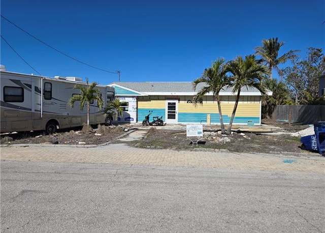 Property at 405 Washington Ct, Fort Myers Beach, FL 33931, 3 beds, 2 baths