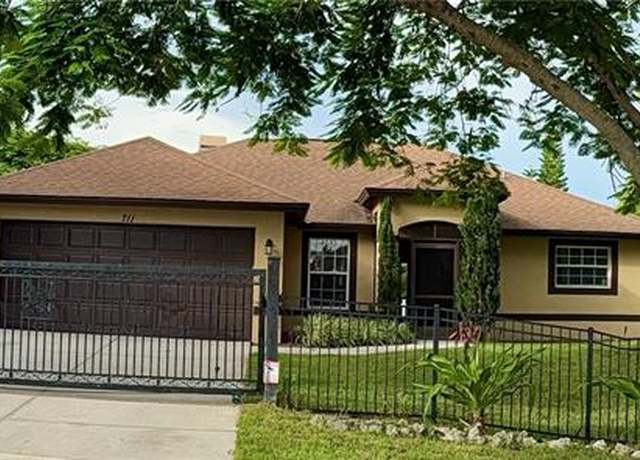 Property at 711 Pine Vale Dr, Naples, FL 34104, 4 beds, 2 baths