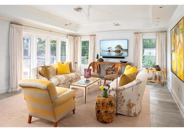 Property at 370 11th Ave S #2, Naples, FL 34102, 3 beds, 3.5 baths
