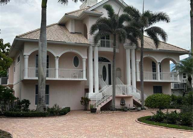 Property at 192 Topanga Dr, Bonita Springs, FL 34134, 6 beds, 4.5 baths