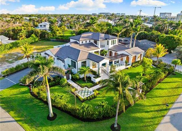 Property at 330 Hawser Ln, Naples, FL 34102, 5 beds, 6.5 baths
