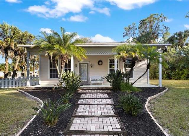 Property at 1290 9th St SW, Naples, FL 34117, 3 beds, 1 bath