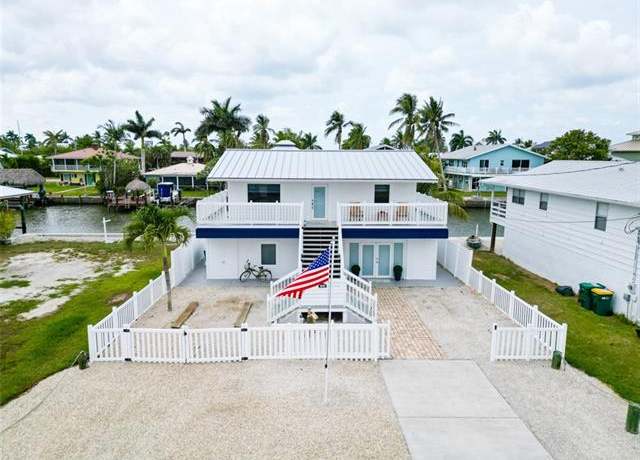 Property at 576 Coconut Ave, Goodland, FL 34140, 3 beds, 2 baths
