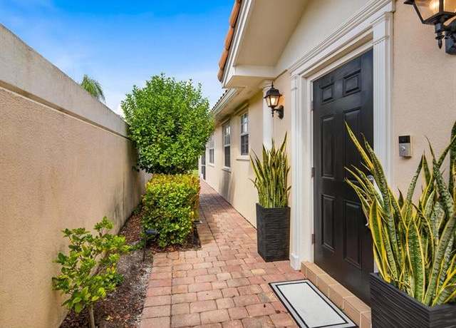 Property at 3238 Barbados Ln, Naples, FL 34119, 2 beds, 2 baths