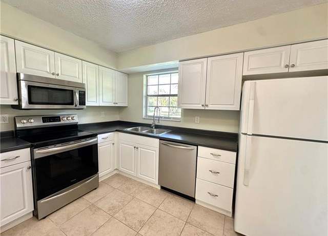 Property at 3325 Airport Rd N Unit D3, Naples, FL 34105, 2 beds, 1 bath