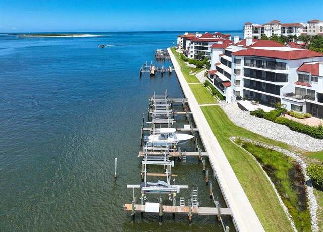 Property at 324 La Peninsula Blvd #324, Naples, FL 34113, 2 beds, 2 baths