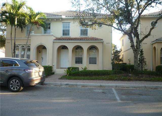 Property at 6210 Towncenter Cir, Naples, FL 34119, 3 beds, 2.5 baths