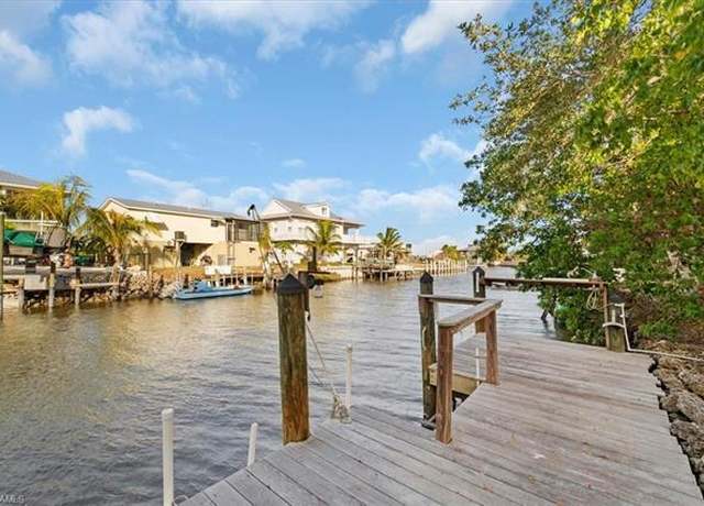 Property at 1291 Chokoloskee Dr, Chokoloskee, FL 34138, 2 beds, 2.5 baths
