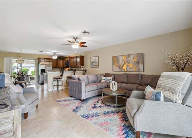 Property at 628 Palm View Dr #2, Naples, FL 34110, 2 beds, 2 baths