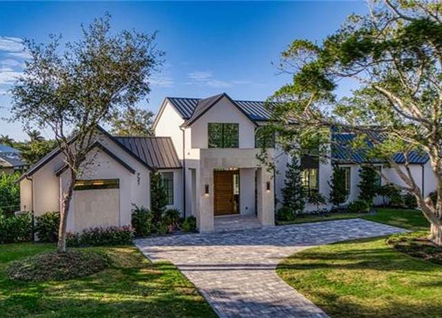 Property at 721 Spring Line Dr, Naples, FL 34102, 4 beds, 4.5 baths