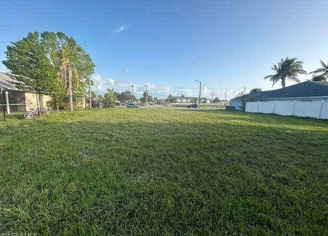 Property at 933 Cape Coral W, Cape Coral, FL 33914