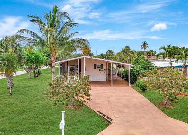 Property at 524 Menton Ln, Naples, FL 34112, 2 beds, 2 baths
