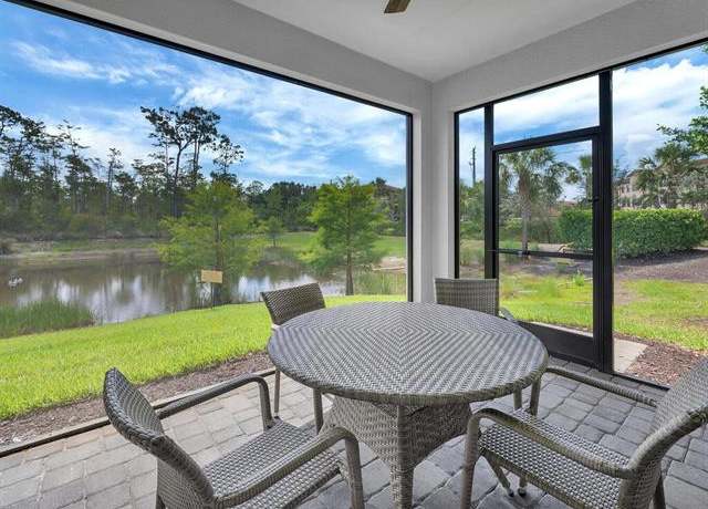 Property at 13078 Pembroke Dr, Naples, FL 34105, 3 beds, 2.5 baths