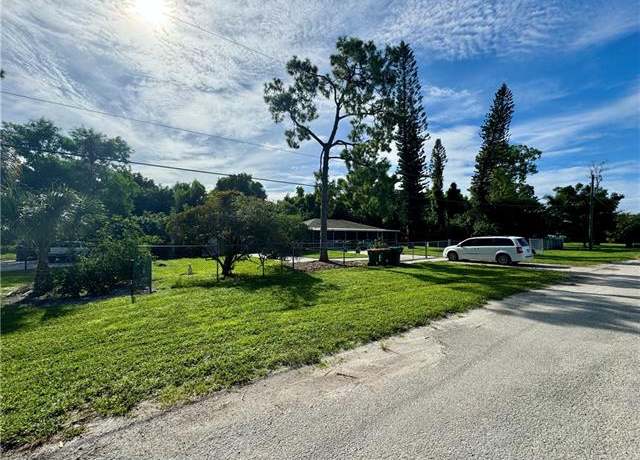 Property at 260 Rose Blvd, Naples, FL 34119, 3 beds, 2 baths