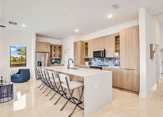 Property at 4106 E Gator Cir, Cape Coral, FL 33909, 4 beds, 2.5 baths