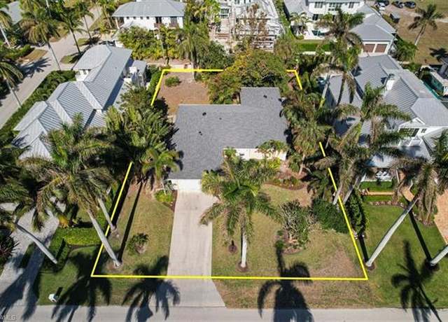 Property at 535 14th Ave S, Naples, FL 34102, 3 beds, 2 baths